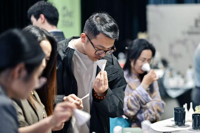”消费正旺国产品牌顶起半边天不朽情缘网站上海“嗅觉经济(图2)
