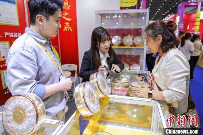 参加“消博会”：与中国机遇同行不朽情缘m